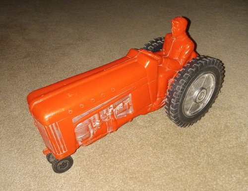 Grande trattore agricolo